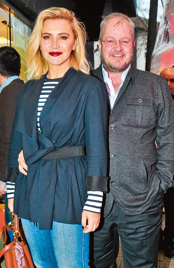 Mağazalarında parti verdiler