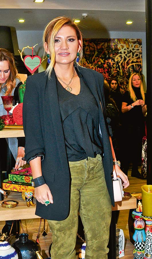 Mağazalarında parti verdiler