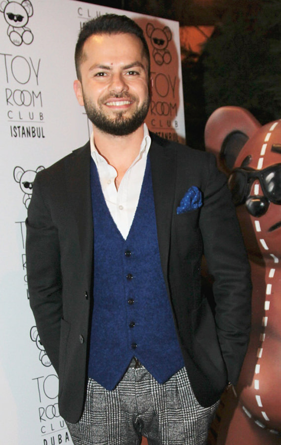 Ünlü gece kulübüne eğlenceli açılış