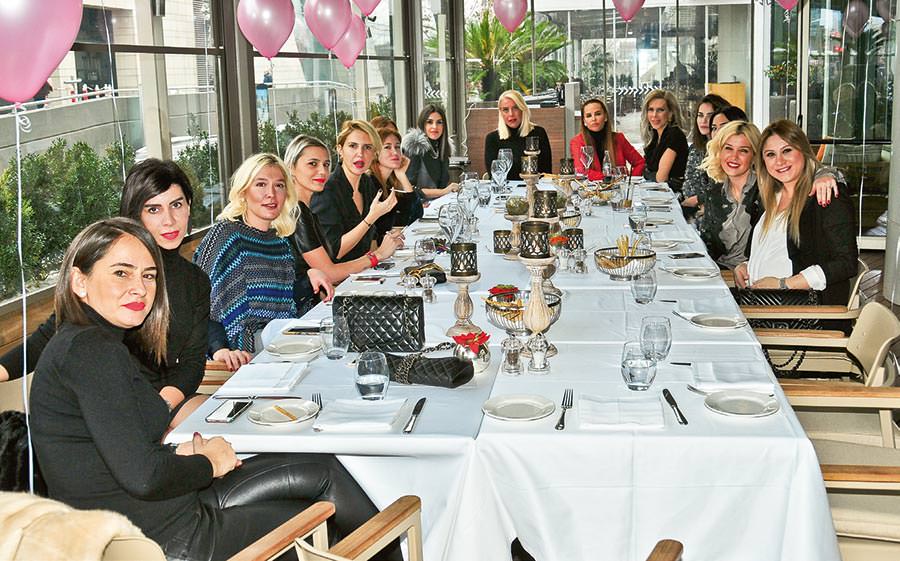 Sürpriz baby shower partisi duygulandırdı 