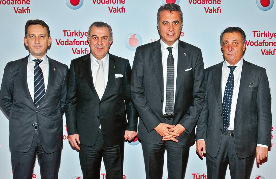 Ünlüler Türkiye Vodafone Vakfı'nın galasında buluştu