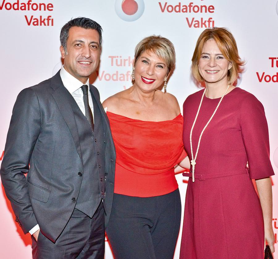 Ünlüler Türkiye Vodafone Vakfı'nın galasında buluştu