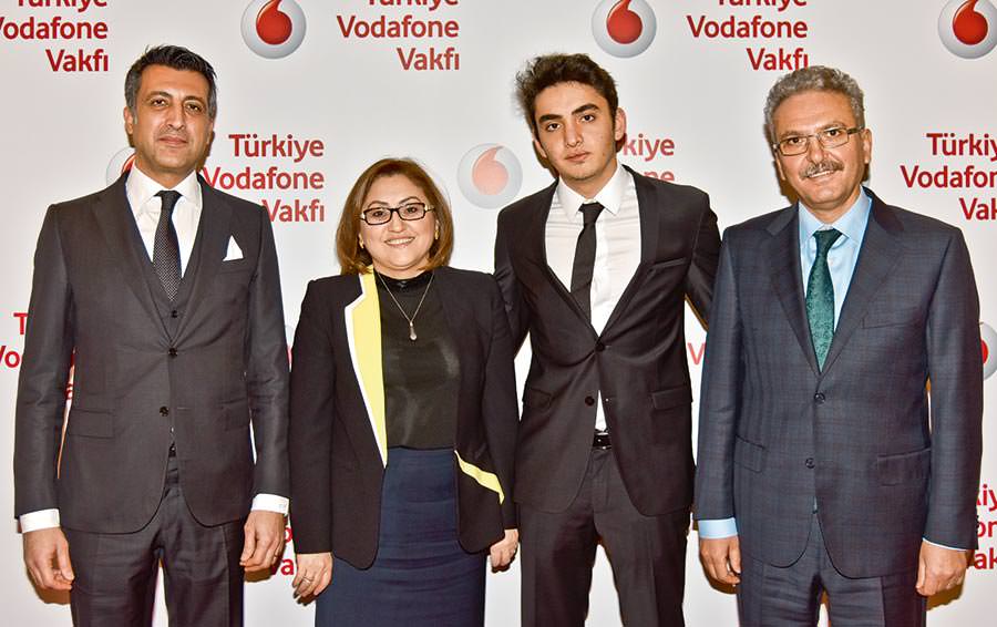 Ünlüler Türkiye Vodafone Vakfı'nın galasında buluştu