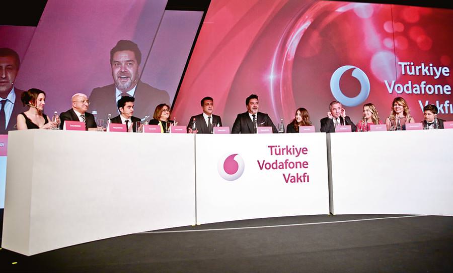 Ünlüler Türkiye Vodafone Vakfı'nın galasında buluştu