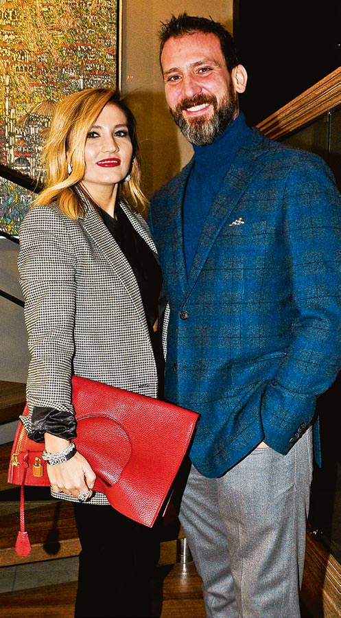 Resim sergisinde ünlüler buluştu