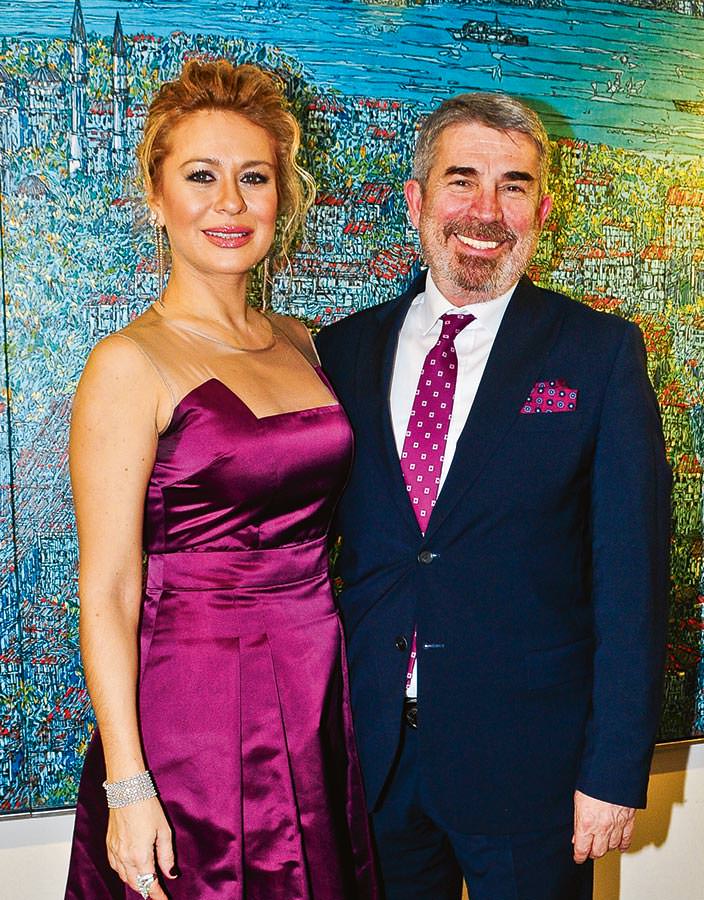 Resim sergisinde ünlüler buluştu