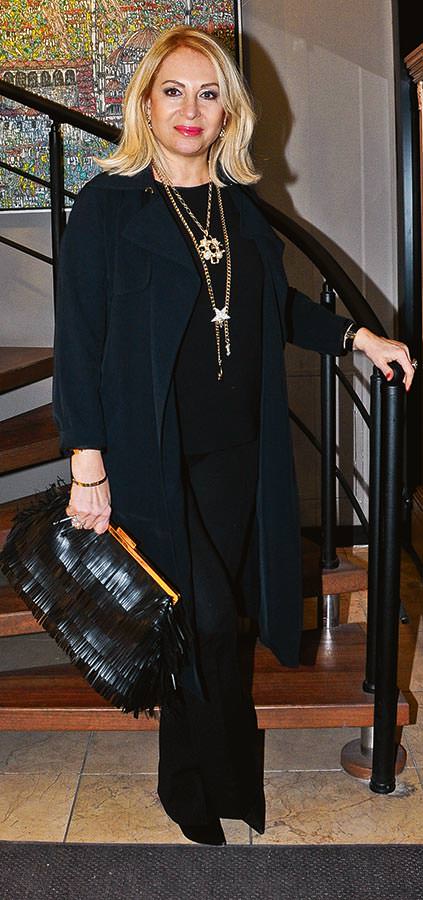 Resim sergisinde ünlüler buluştu