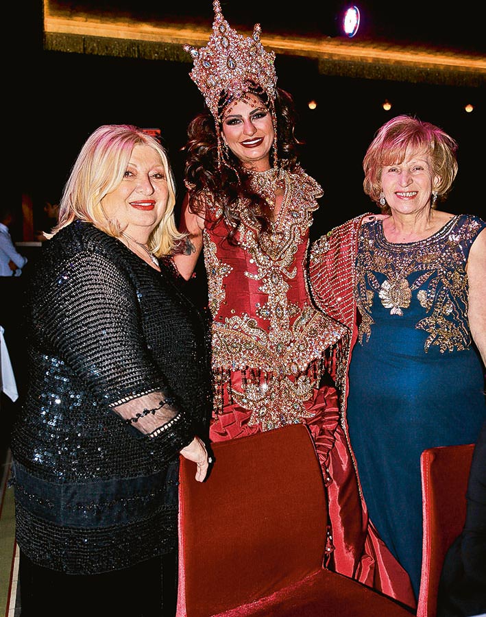 'Sultan Süreyya'ya görkemli kına