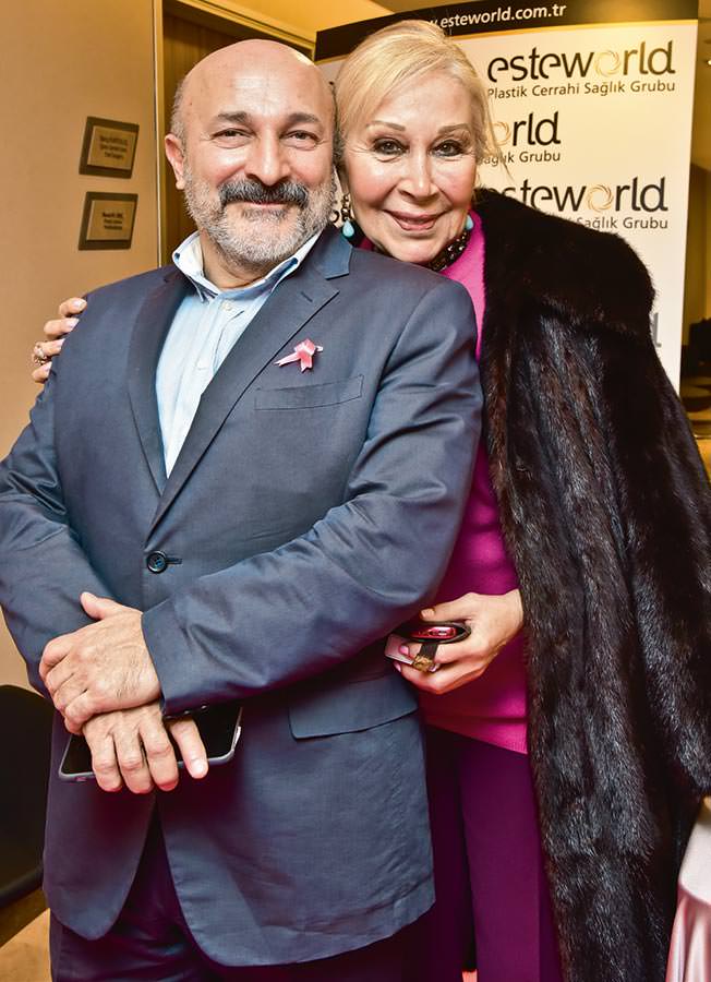 Ünlüler meme kanserine dikkat çekti