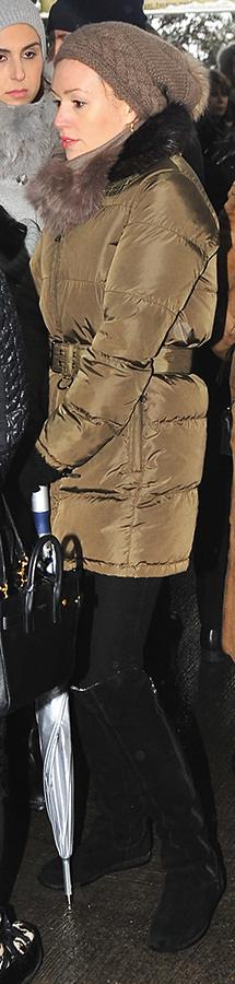 Eda Kosif babasını son yolculuğuna uğurladı