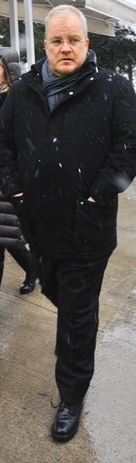 Eda Kosif babasını son yolculuğuna uğurladı