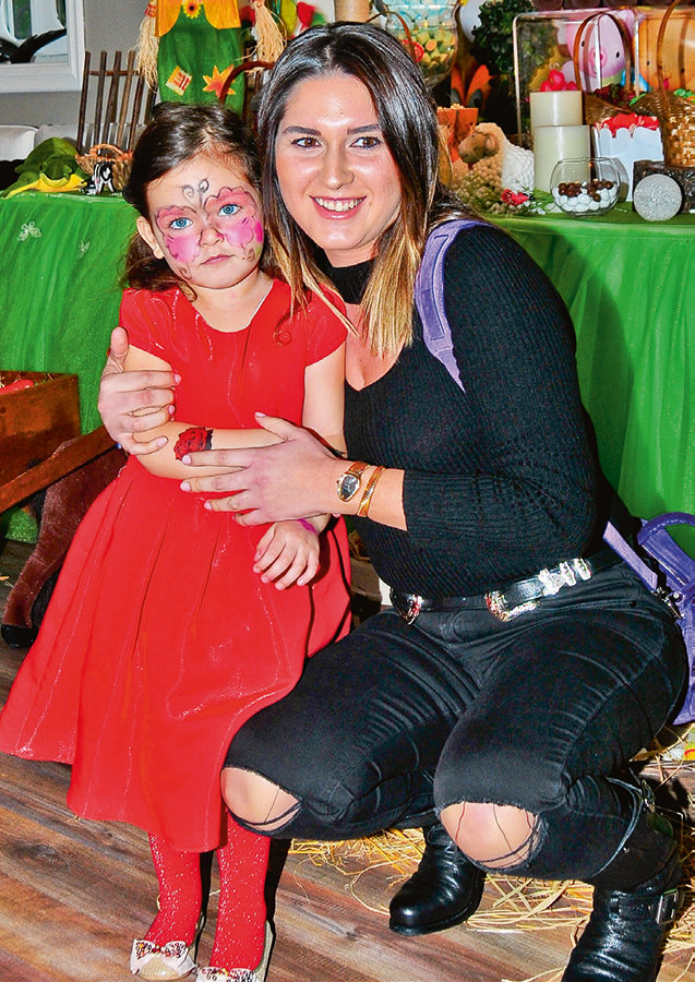 Çiftlik temalı parti ile yeni yaşını kutladı 