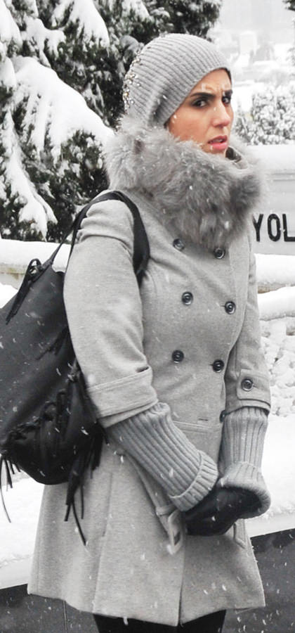 Eda Kosif babasını son yolculuğuna uğurladı