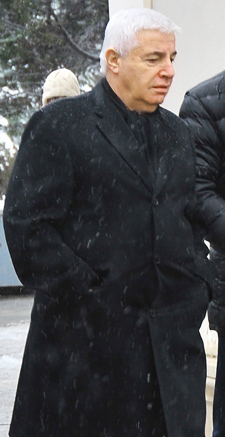 Eda Kosif babasını son yolculuğuna uğurladı