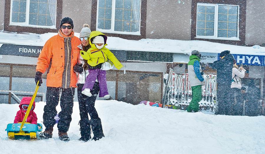 Sömestr tatilinin tadını Uludağ'da çıkardılar