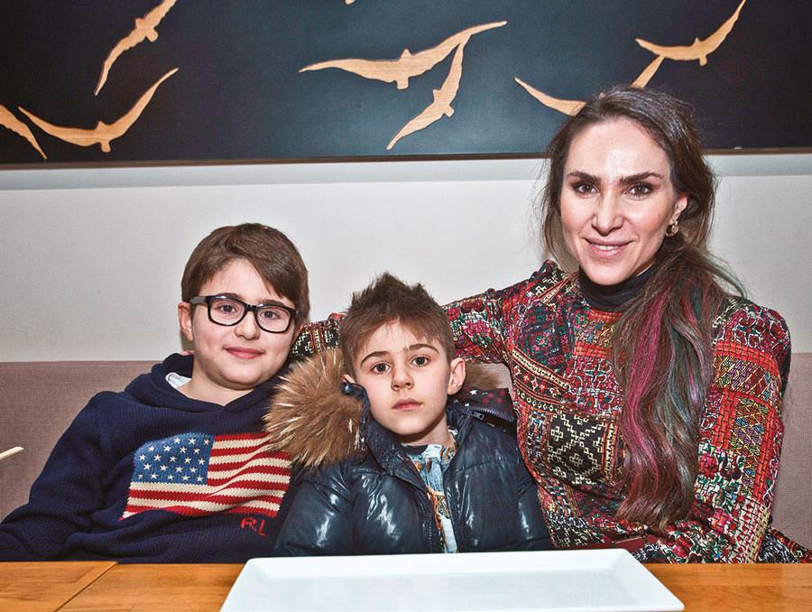 Çocuklarıyla birlikte suşi yaptılar 