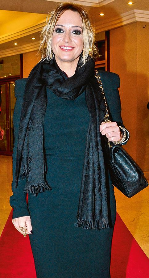 Helin Avşar'dan Kızılay yararına anlamlı defile 