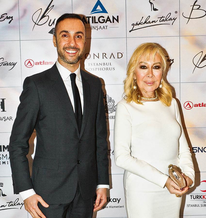 Helin Avşar'dan Kızılay yararına anlamlı defile 