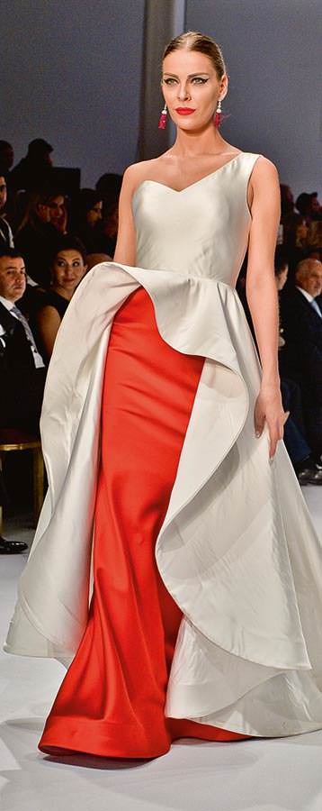 Helin Avşar'dan Kızılay yararına anlamlı defile 