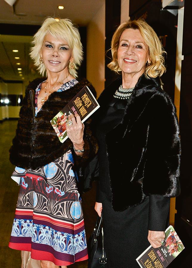 Eşine verdiği sözü yerine getirip kitap çıkardı