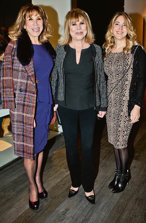 Eşine verdiği sözü yerine getirip kitap çıkardı