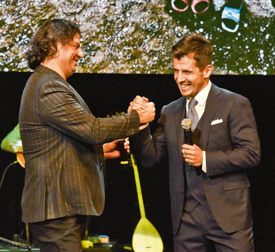 Ünlüler çocuklar için söyledi 