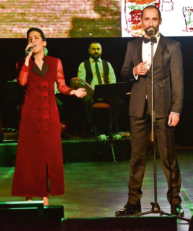 Ünlüler çocuklar için söyledi 