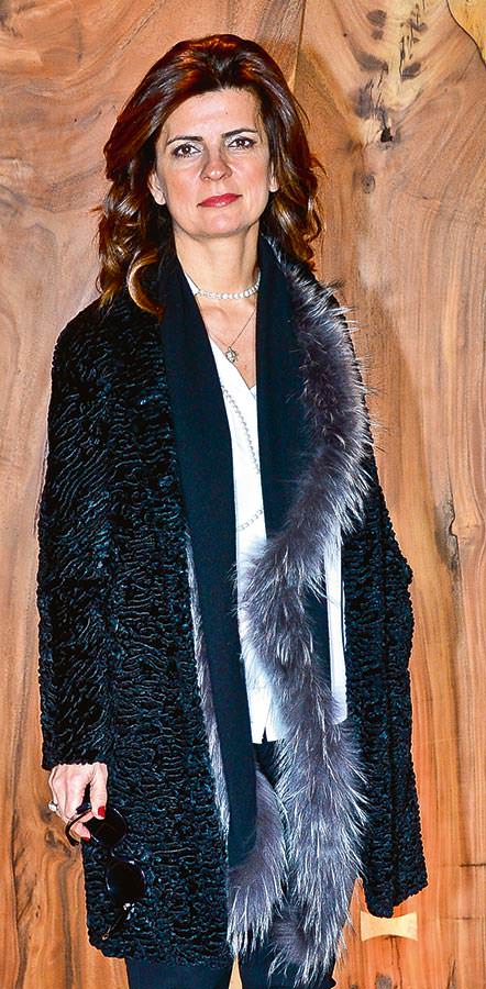 Yeni yerinde elitler için özel davet