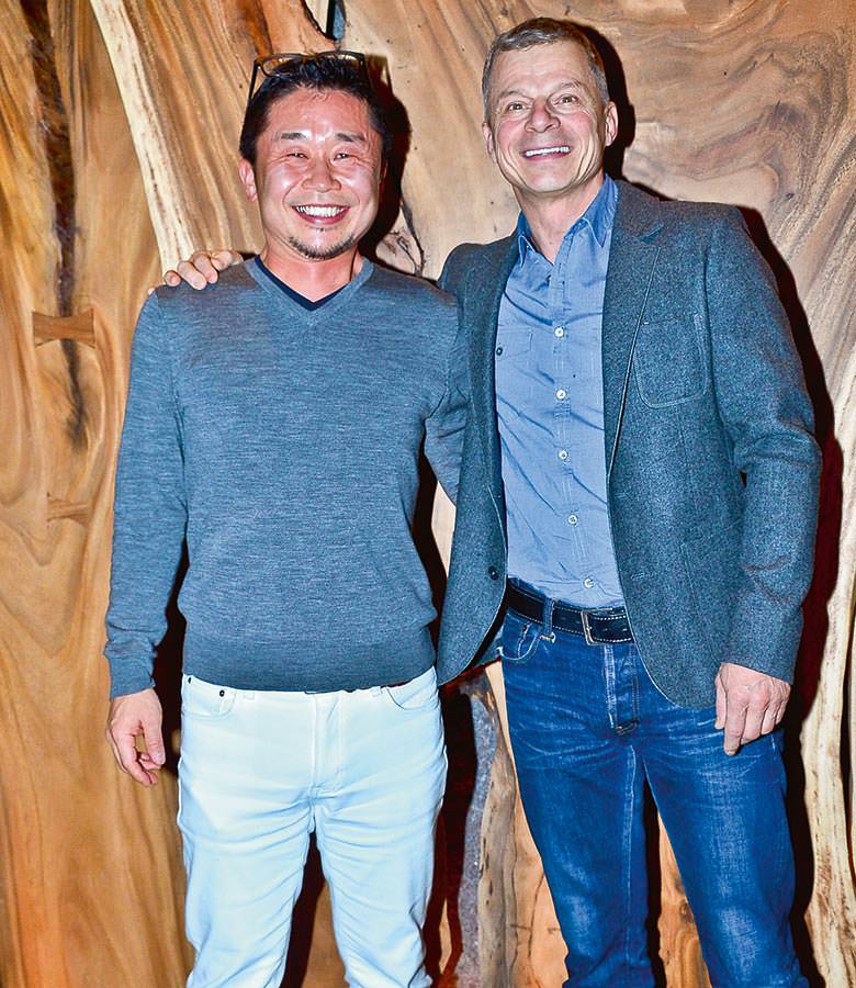 Yeni yerinde elitler için özel davet