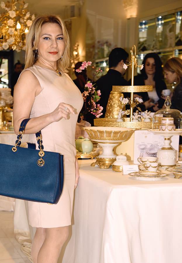 Yeni sezon koleksiyonu çay davetiyle tanıtıldı