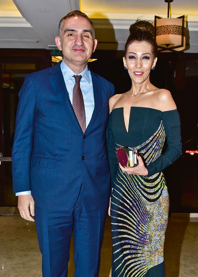 15. yıldönümüne düğün gibi kutlama