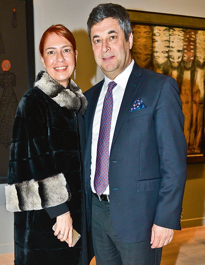 Pera'dan iki sergi birden