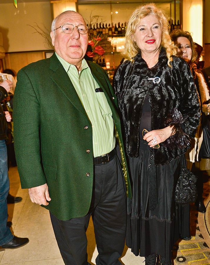 Pera'dan iki sergi birden