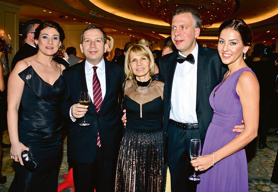 Alaçatı'da tanıştılar İstanbul'da evlendiler 