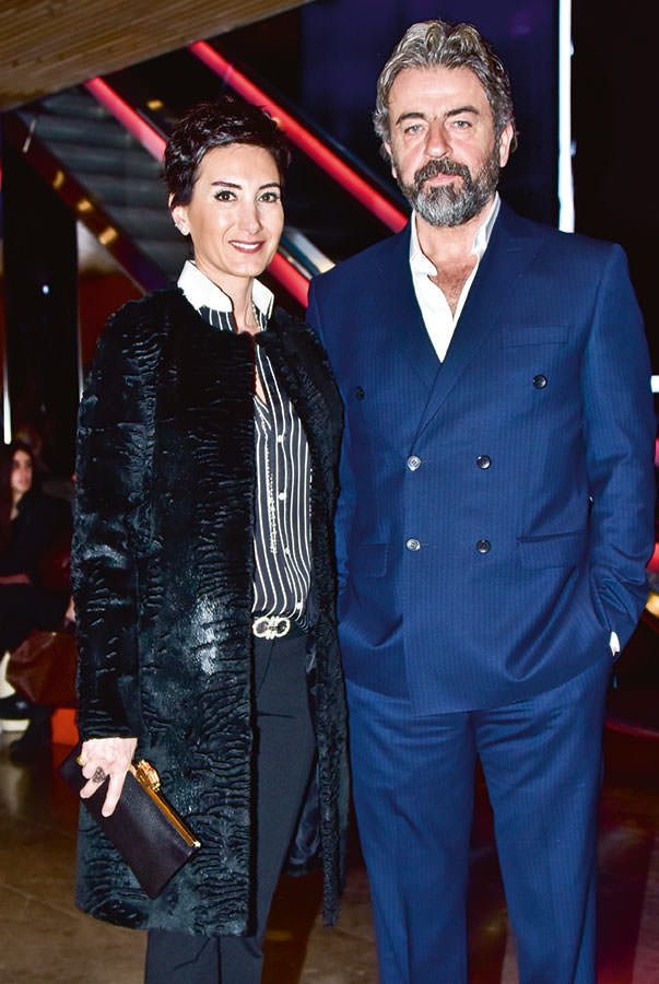 Sevenlerine nostalji dolu bir gece yaşattı 