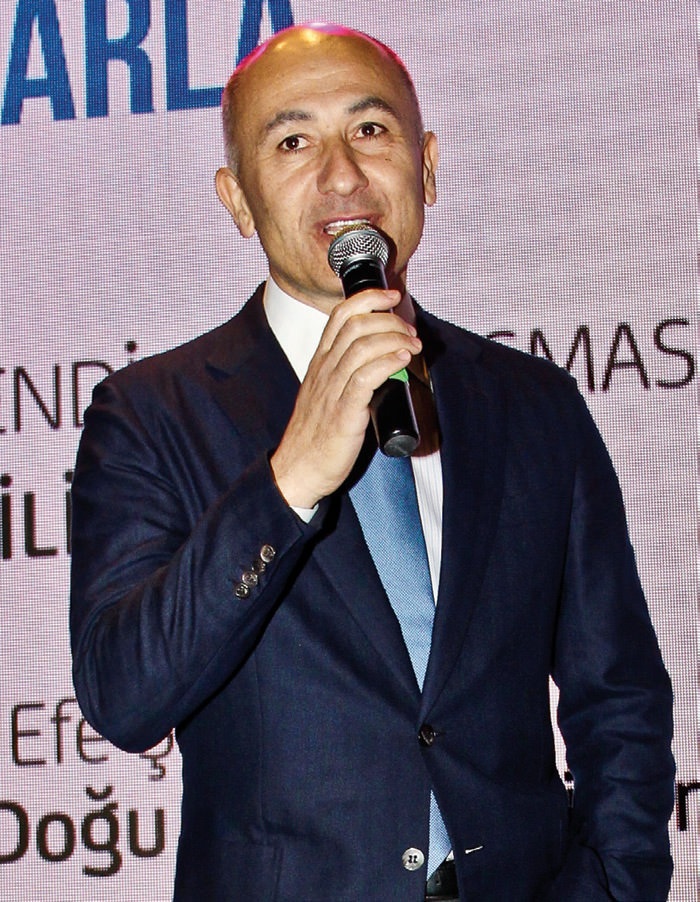 Öğrenciler ödüllerini törenle aldı