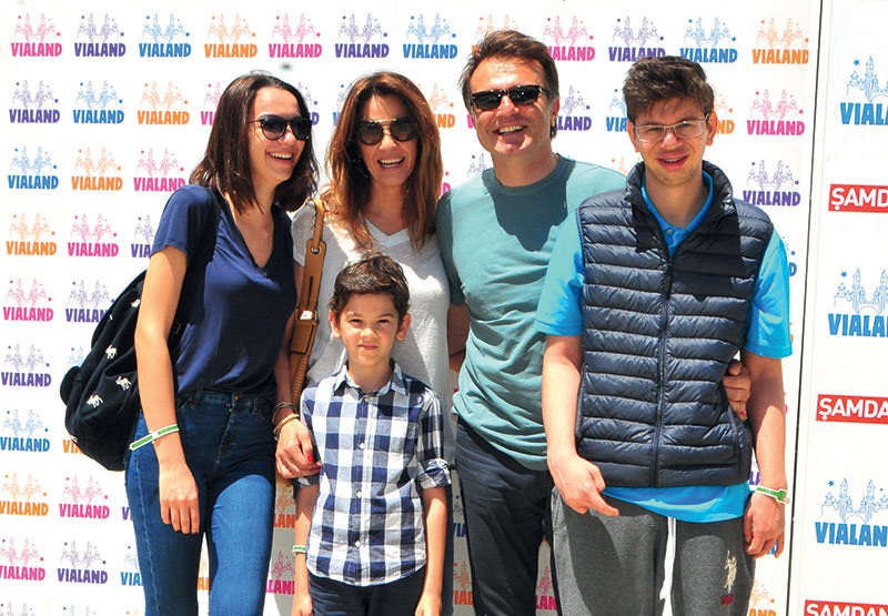Ünlü isimler ve çocukları Vialand’de bir araya geldi
