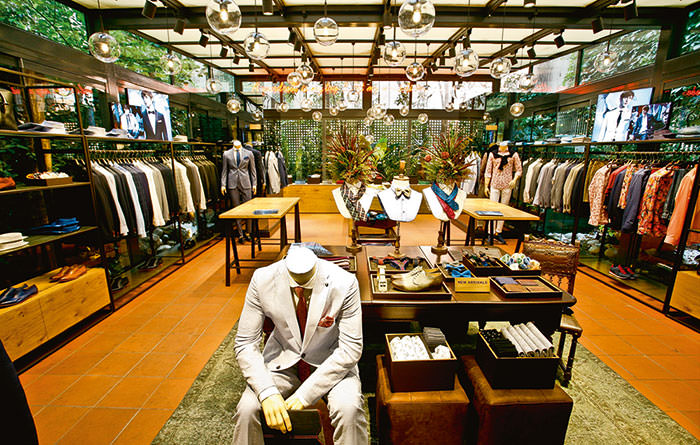 Abdi İpekçi Caddesi’ndeki mağazaya görkemli açılış