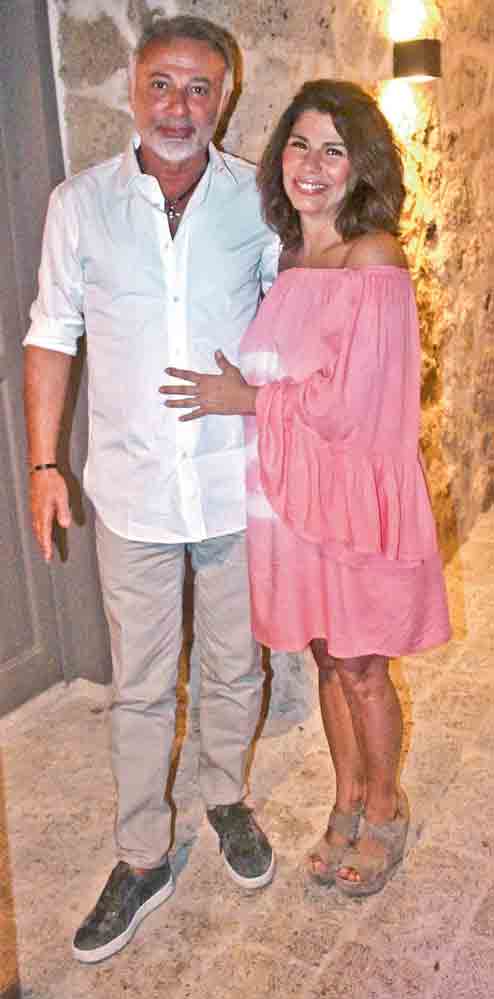 Alaçatı'nın yeni mekanı için renkli açılış 