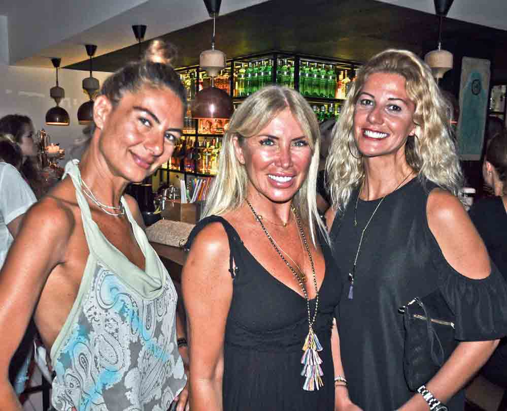 Alaçatı'nın yeni mekanı için renkli açılış 