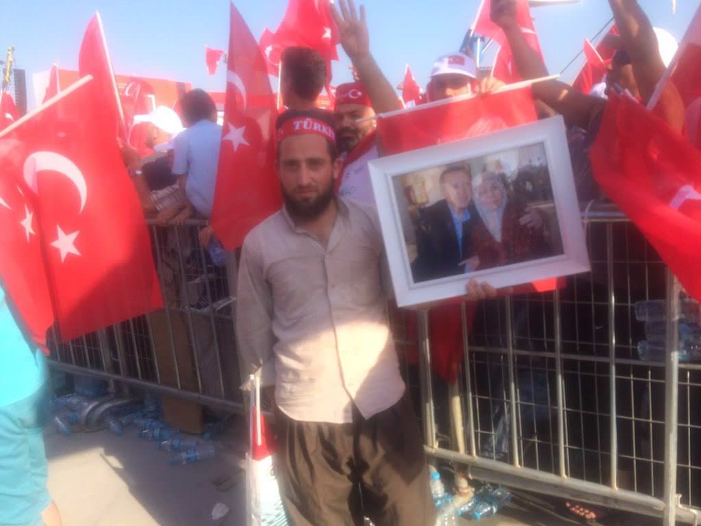 Ünlü isimler Demokrasi ve Şehitler mitinginde	