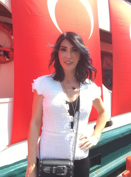 Ünlü isimler Demokrasi ve Şehitler mitinginde	