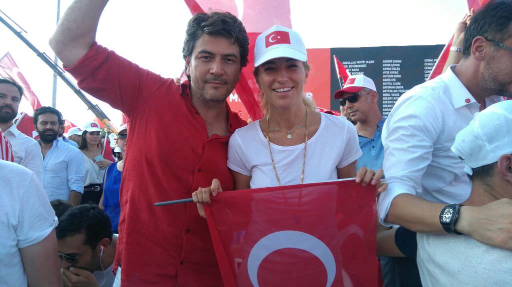 Ünlü isimler Demokrasi ve Şehitler mitinginde	