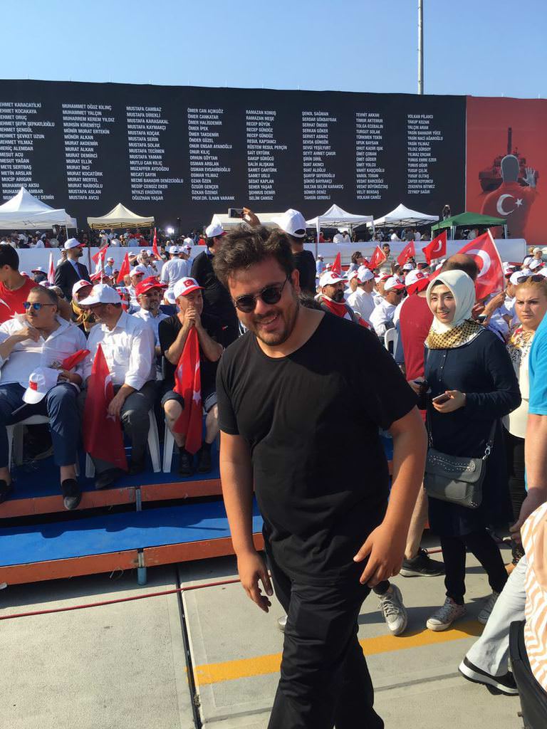 Ünlü isimler Demokrasi ve Şehitler mitinginde	