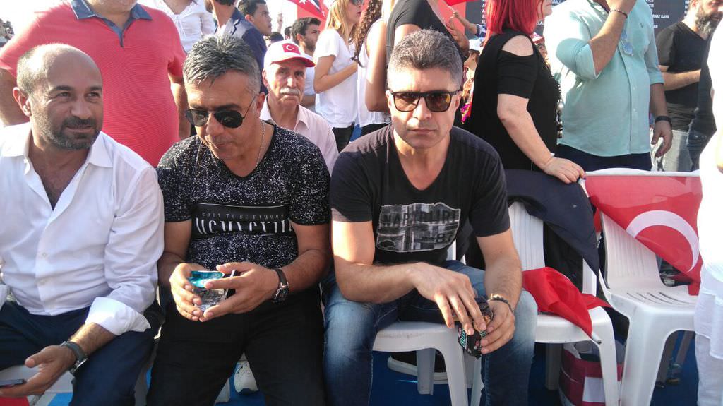 Ünlü isimler Demokrasi ve Şehitler mitinginde	