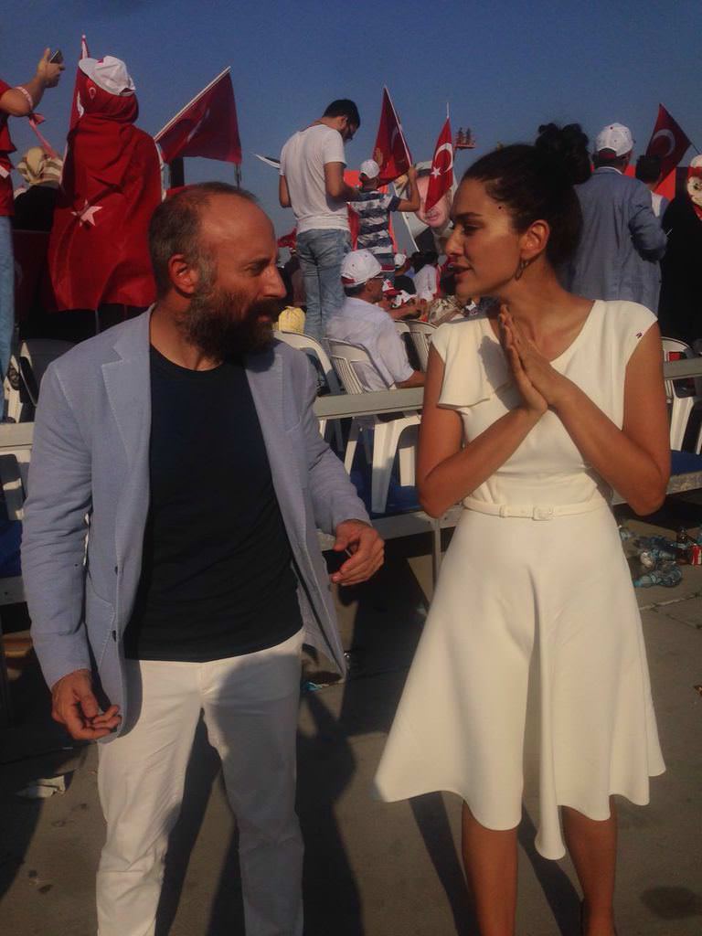 Ünlü isimler Demokrasi ve Şehitler mitinginde	