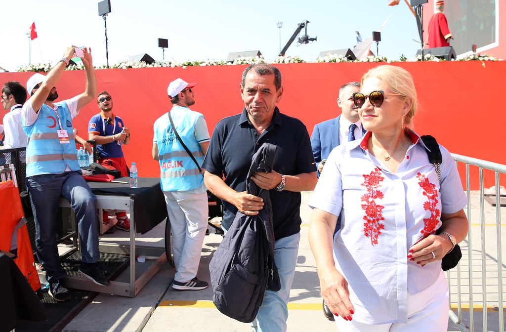 Ünlü isimler Demokrasi ve Şehitler mitinginde	