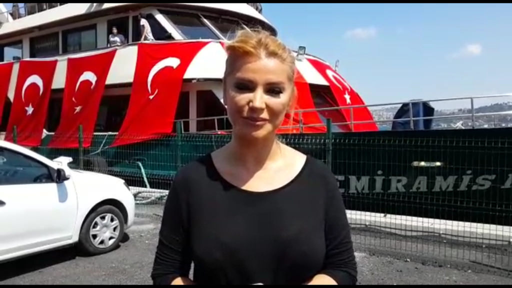 Ünlü isimler Demokrasi ve Şehitler mitinginde	