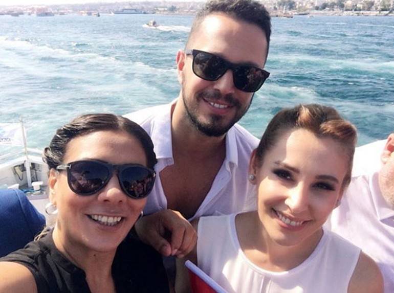 Ünlü isimler Demokrasi ve Şehitler mitinginde	