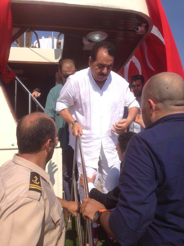 Ünlü isimler Demokrasi ve Şehitler mitinginde	